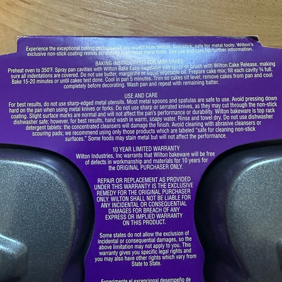 Wilton Skull Mini Cake Pan - Picture 3 of 4